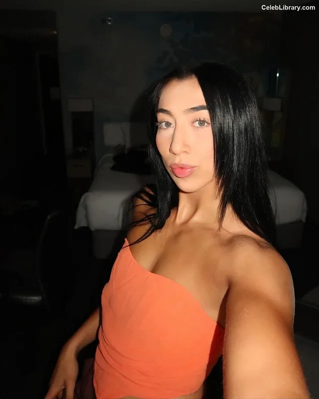 Indi Hartwell photo 19 of 884