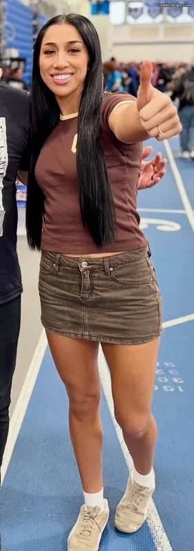 Indi Hartwell photo 6 of 884