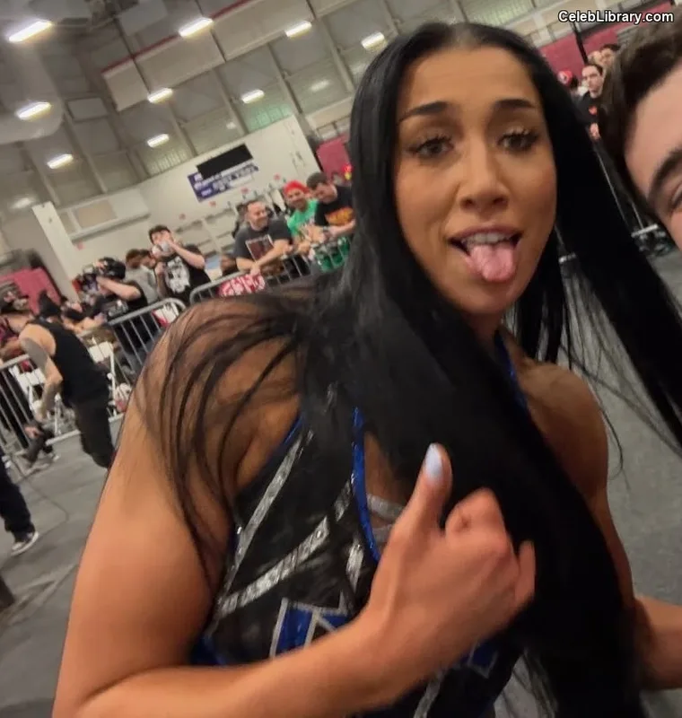 Indi Hartwell photo 8 of 884