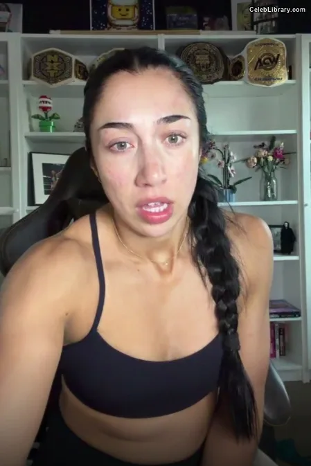 Indi Hartwell photo 14 of 884