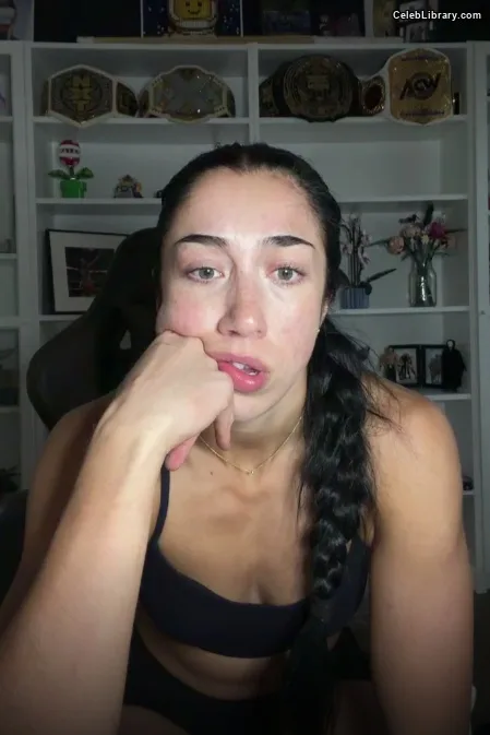 Indi Hartwell photo 16 of 884