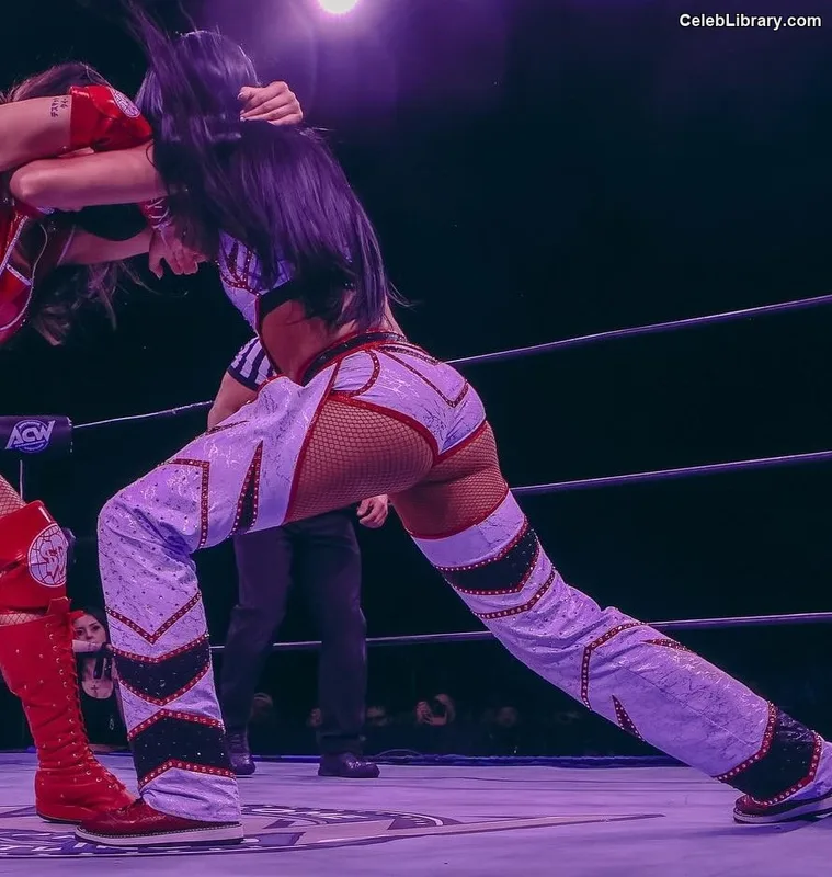 Indi Hartwell photo 3 of 884