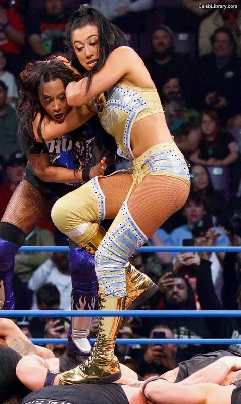 Indi Hartwell photo 5 of 884