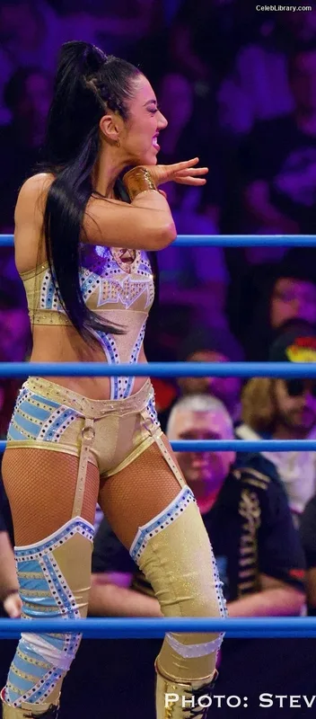 Indi Hartwell photo 7 of 884