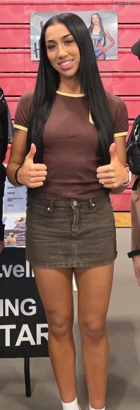 Indi Hartwell photo 10 of 884