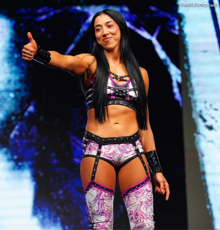 Indi Hartwell photo 18 of 884