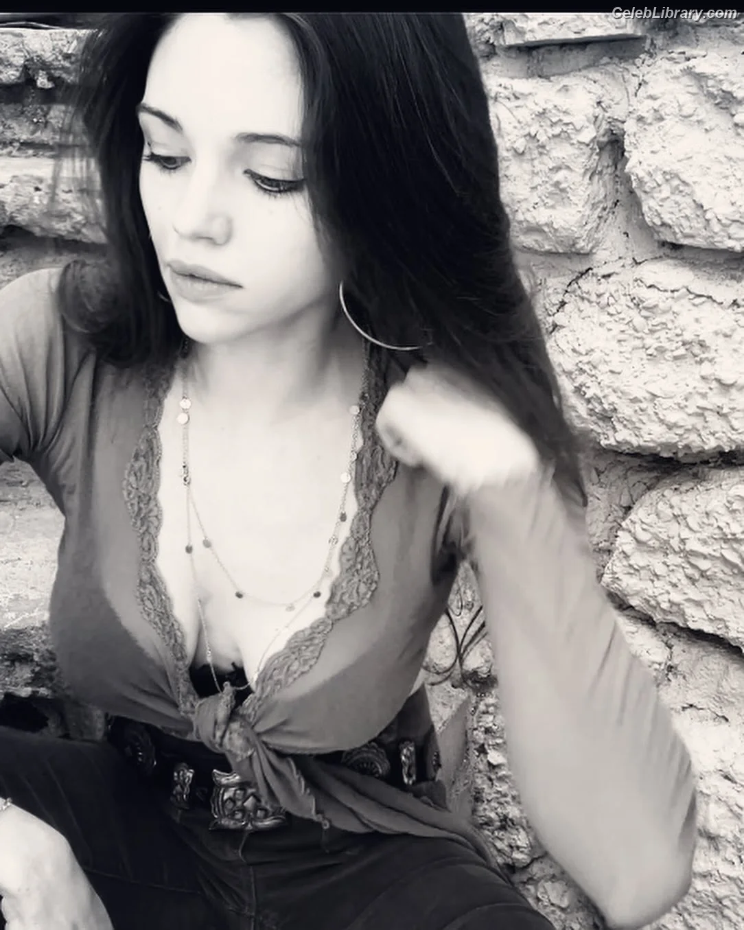 India Eisley photo 4 of 44