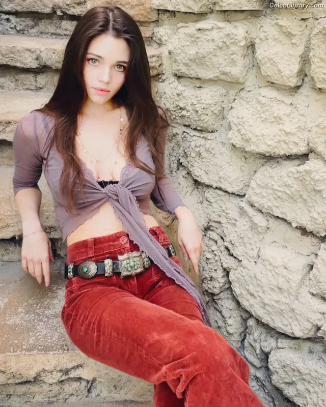 India Eisley photo 6 of 45