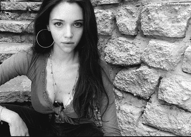 India Eisley photo 8 of 45