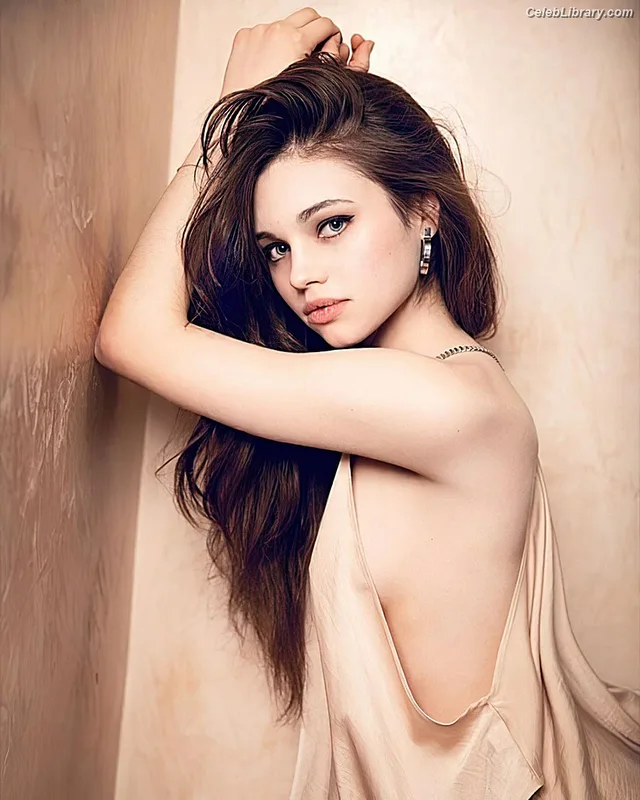 India Eisley photo 14 of 45