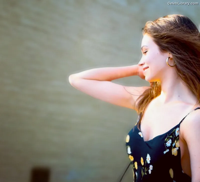 India Eisley photo 16 of 45