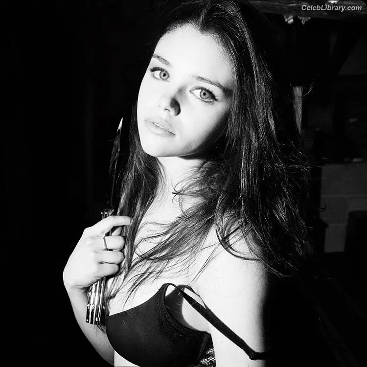 India Eisley photo 17 of 45