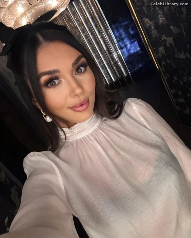India Reynolds photo 3 of 1236