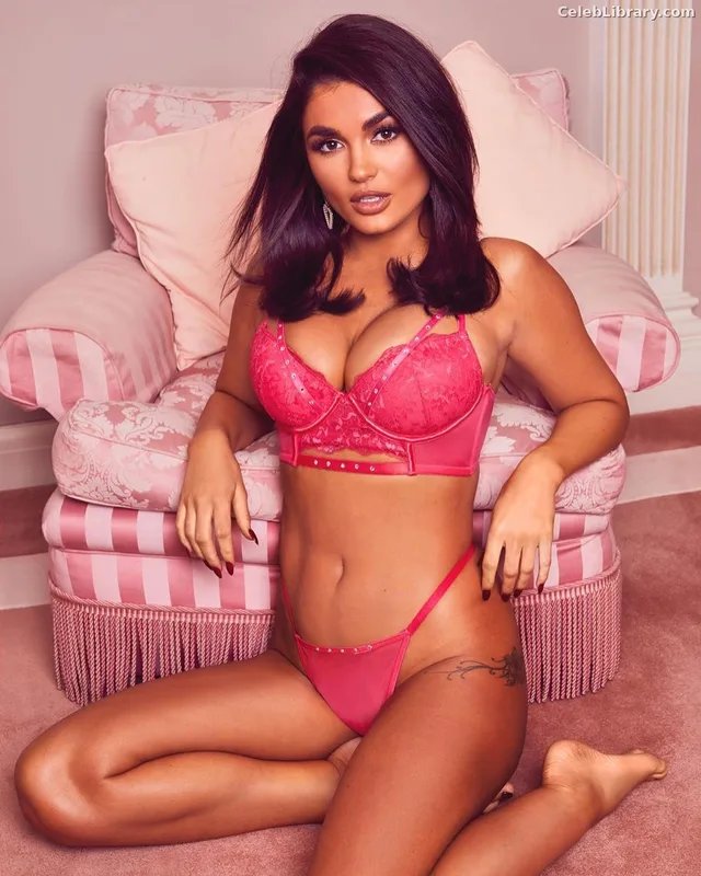 India Reynolds photo 7 of 1236