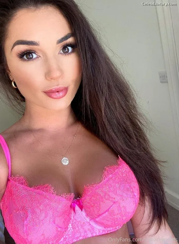 India Reynolds photo 2 of 1236