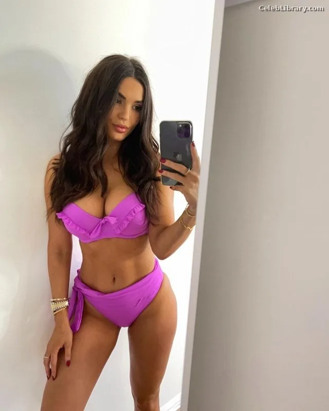 India Reynolds photo 2 of 1236