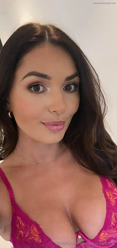 India Reynolds photo 5 of 1236