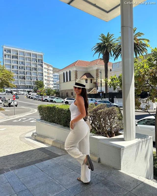 India Reynolds photo 2 of 1236