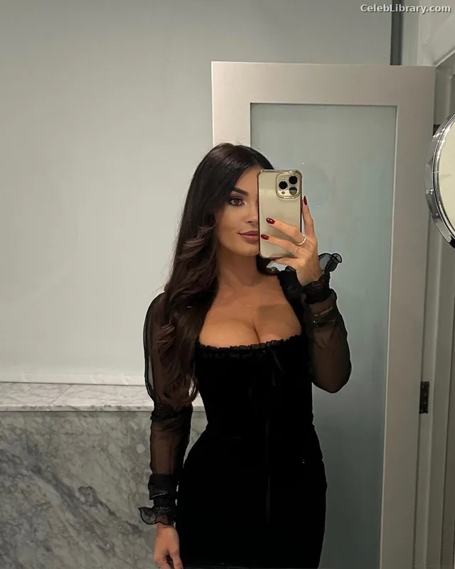 India Reynolds photo 22 of 1236