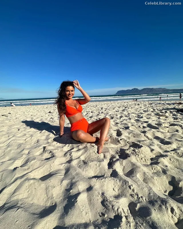 India Reynolds photo 4 of 1236