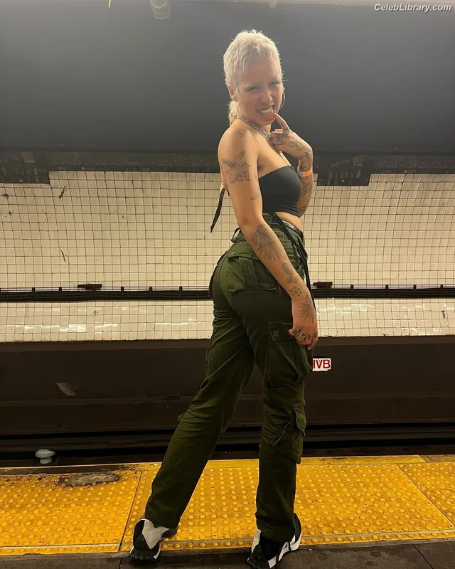 Indigo De Souza photo 14 of 296