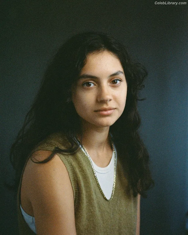 Indy Lewis photo 2 of 58