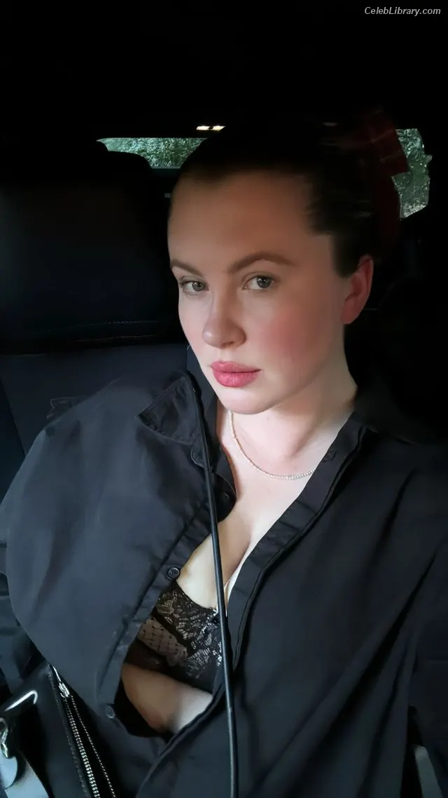 Ireland Baldwin photo 14 of 230