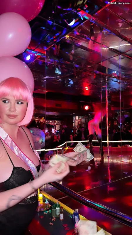Ireland Baldwin photo 16 of 223