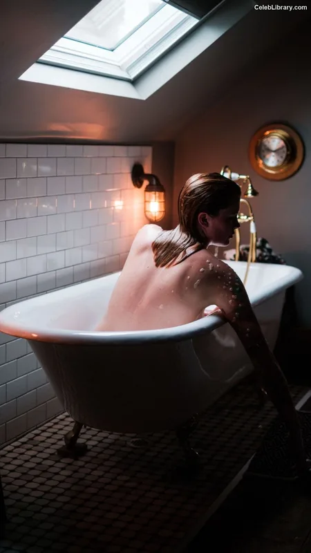 Ireland Baldwin photo 10 of 223