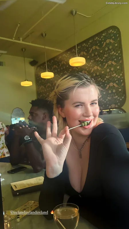 Ireland Baldwin photo 2 of 223