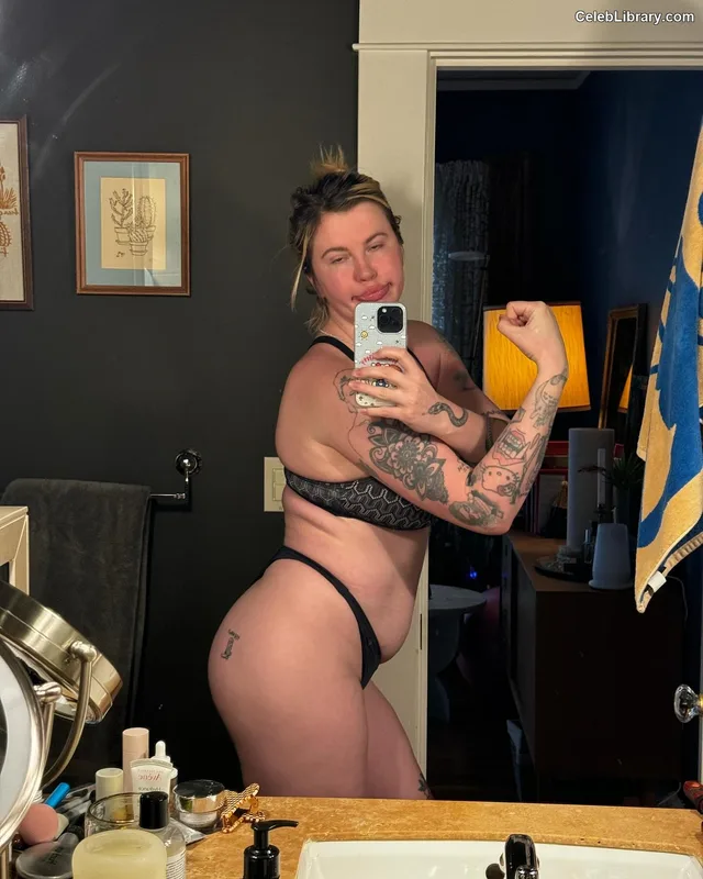 Ireland Baldwin photo 8 of 223