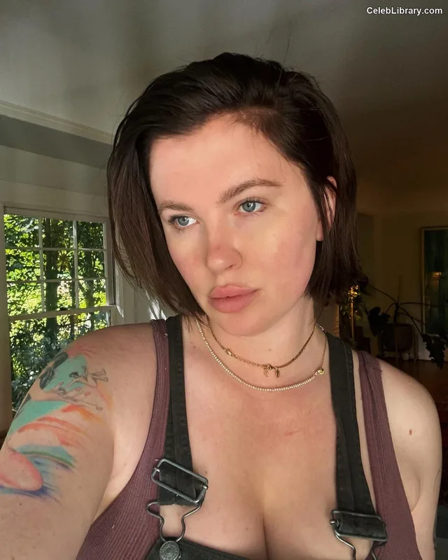 Ireland Baldwin photo 15 of 223