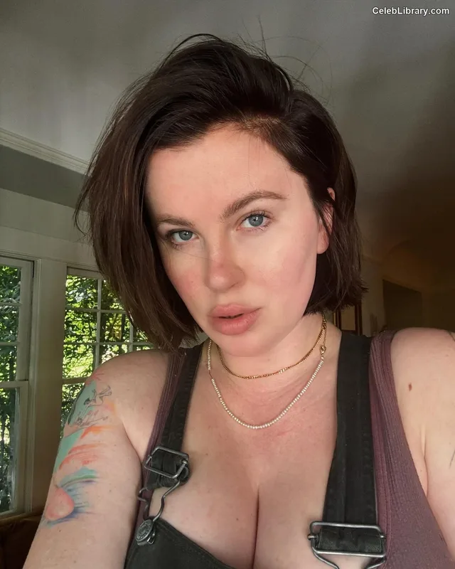 Ireland Baldwin photo 16 of 223