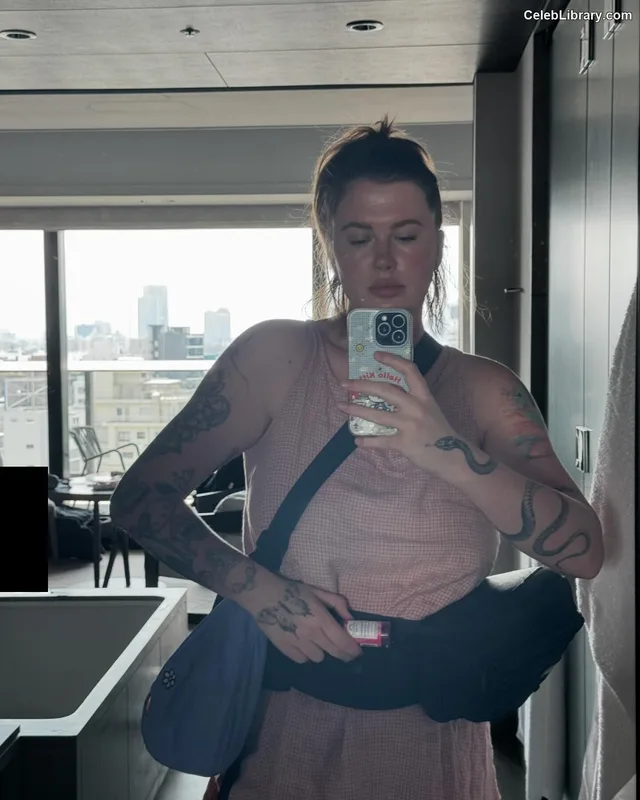 Ireland Baldwin photo 7 of 223
