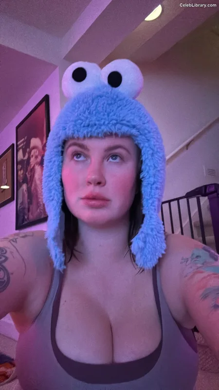 Ireland Baldwin photo 7 of 223