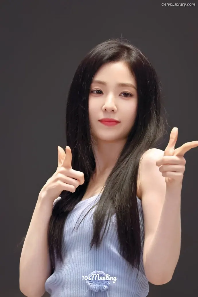 Irene (Red Velvet) photo 16 of 93