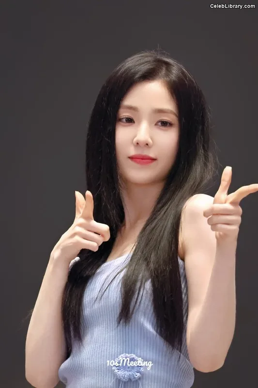 Irene  (Red Velvet) photo 16 of 94