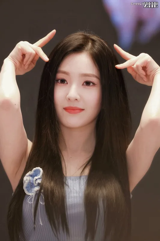 Irene  (Red Velvet) photo 18 of 94