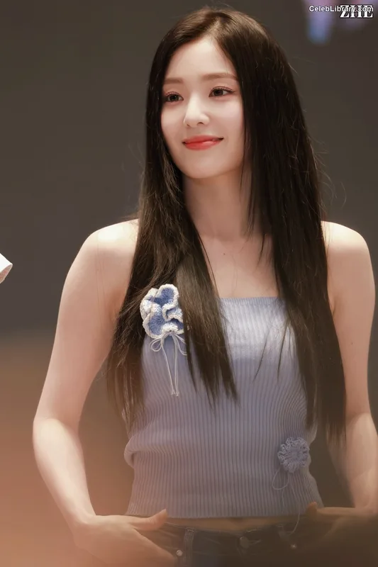 Irene  (Red Velvet) photo 20 of 94