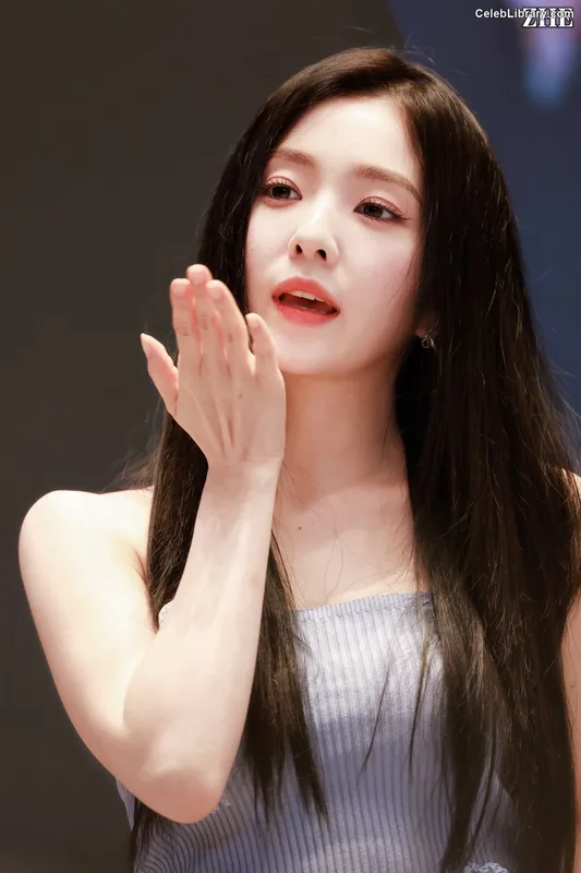 Irene  (Red Velvet) photo 21 of 94