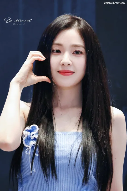 Irene  (Red Velvet) photo 23 of 94