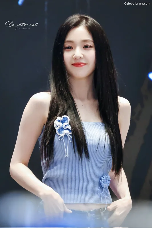 Irene  (Red Velvet) photo 24 of 94