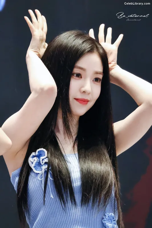 Irene (Red Velvet) photo 2 of 94