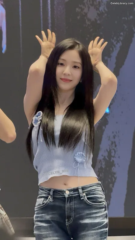 Irene (Red Velvet) photo 4 of 94