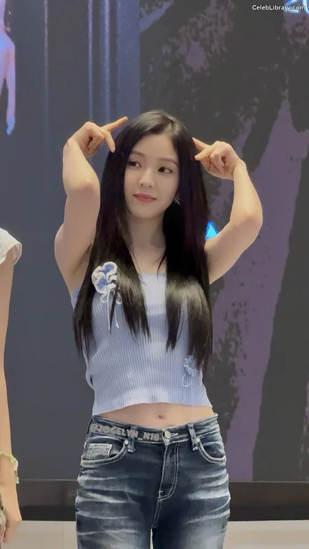 Irene (Red Velvet) photo 5 of 94