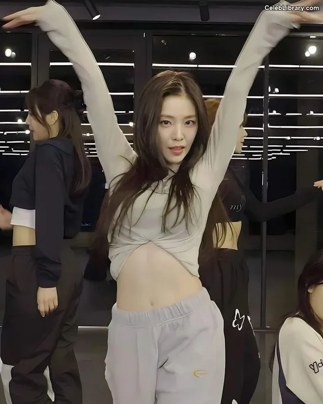 Irene  (Red Velvet) photo 14 of 94