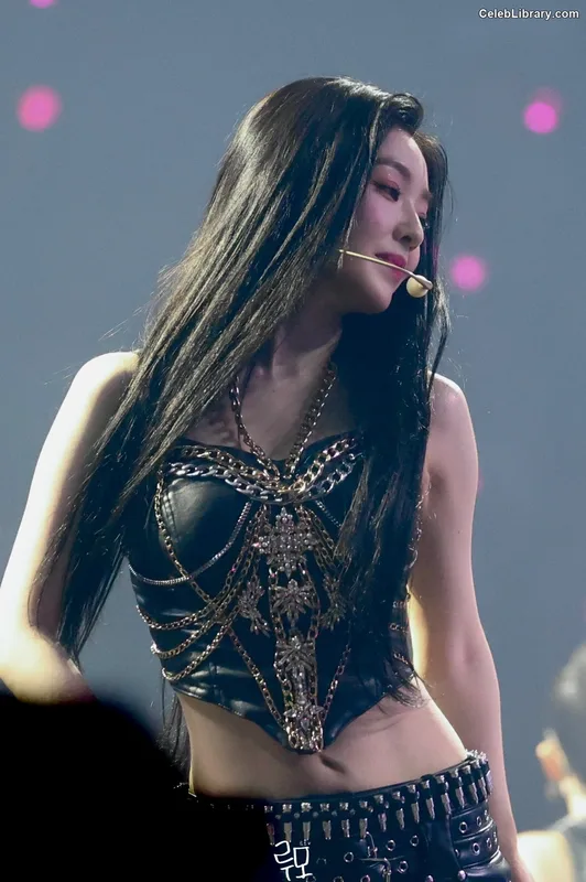 Irene  (Red Velvet) photo 16 of 94
