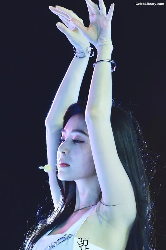 Irene  (Red Velvet) photo 18 of 94