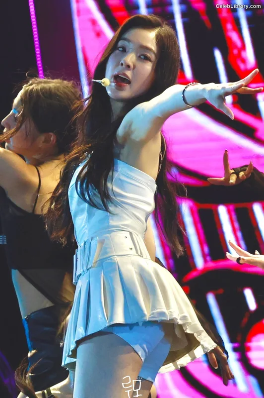 Irene  (Red Velvet) photo 3 of 94