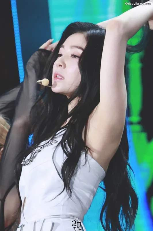 Irene  (Red Velvet) photo 5 of 94